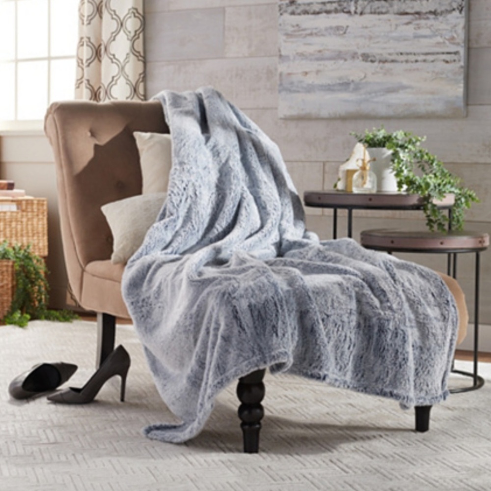 Tipped Fluffy Blanket in Navy Throw